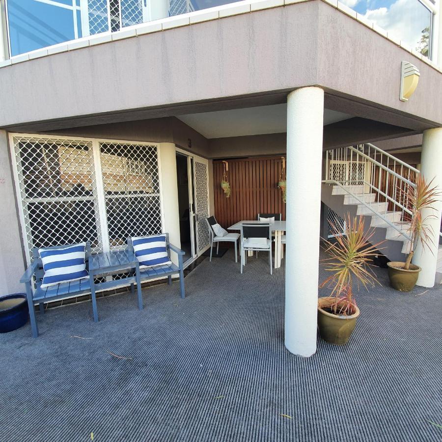 Villa Venezia Apt 3 - Spacious Hervey Bay Beachfront Apartment Dış mekan fotoğraf