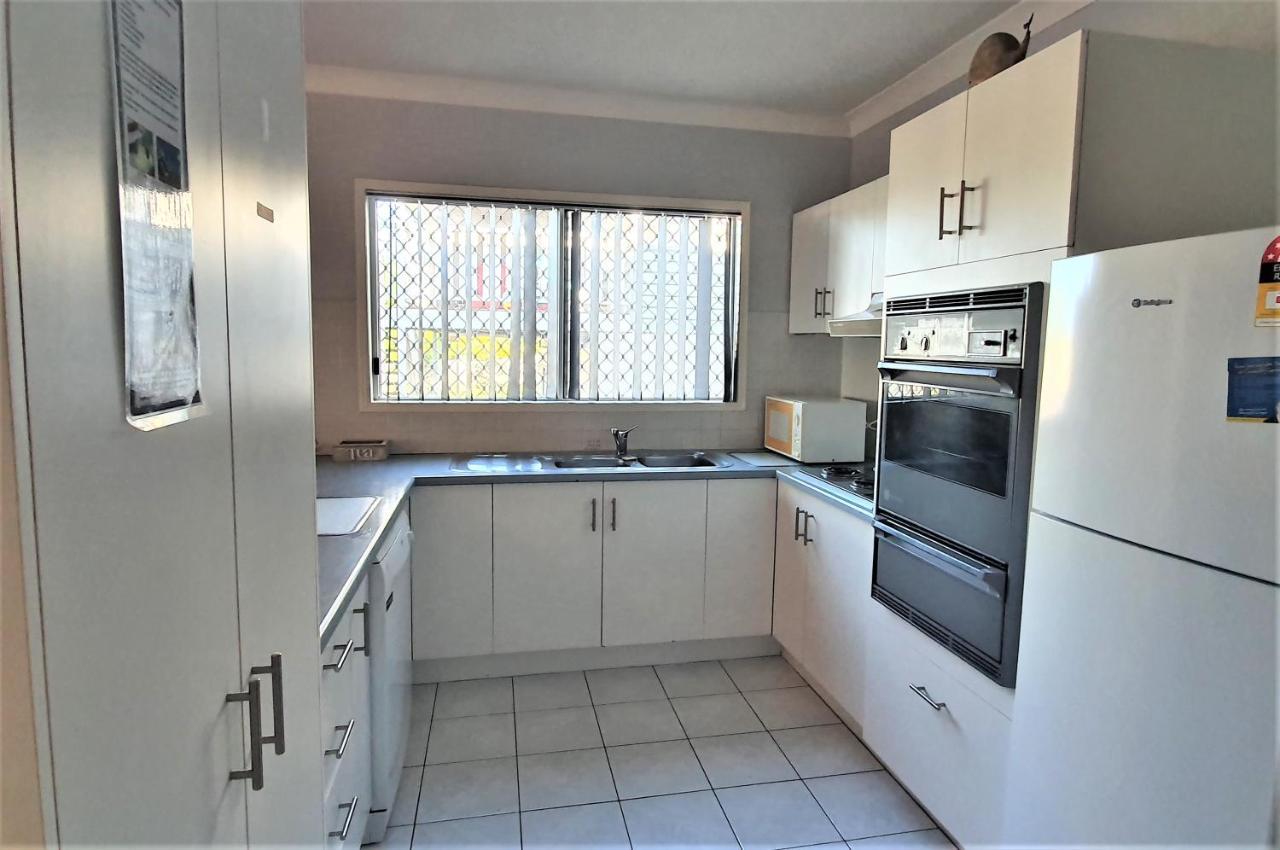 Villa Venezia Apt 3 - Spacious Hervey Bay Beachfront Apartment Dış mekan fotoğraf