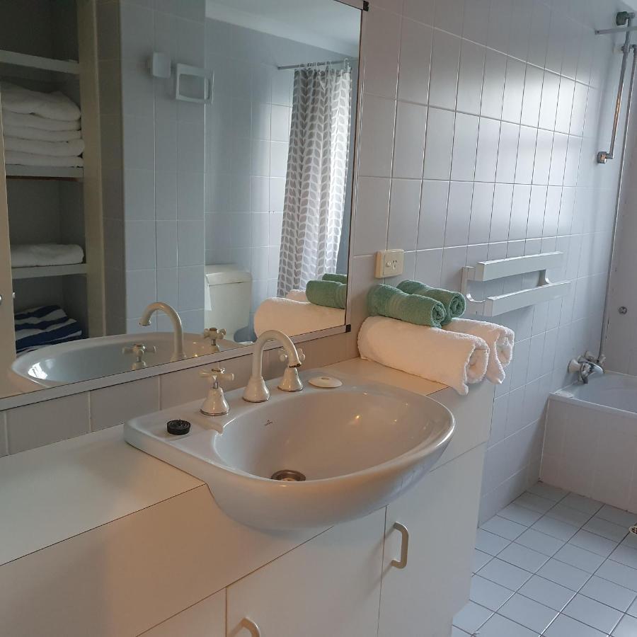Villa Venezia Apt 3 - Spacious Hervey Bay Beachfront Apartment Dış mekan fotoğraf