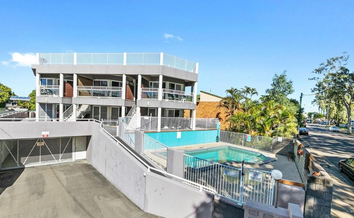 Villa Venezia Apt 3 - Spacious Hervey Bay Beachfront Apartment Dış mekan fotoğraf